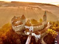 Burg Schlaining in der Vogelperspektive - Goldfarben