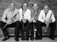 Musiker von Vienna Clarinett Connection am Foto mit Instrumenten
